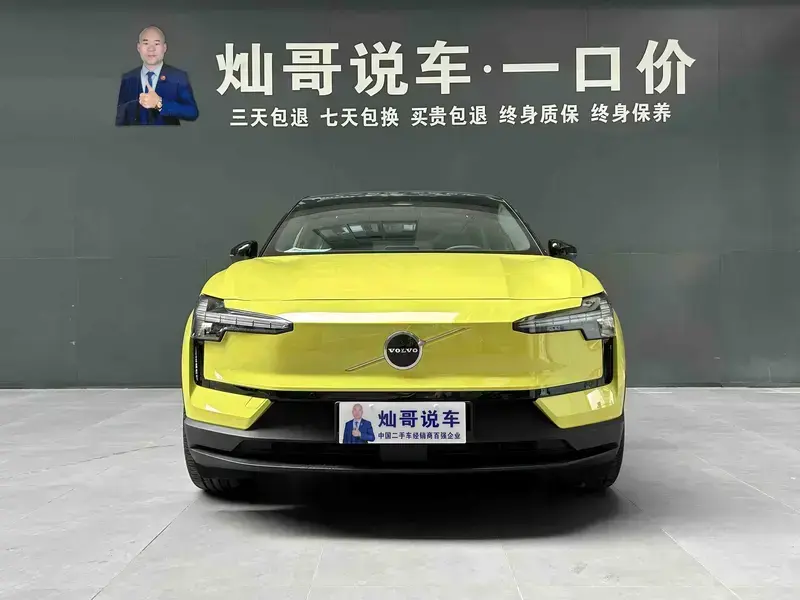 2025 Volvo EX30 с пробегом 100 км