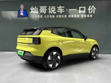 2025 Volvo EX30 с пробегом 100 км