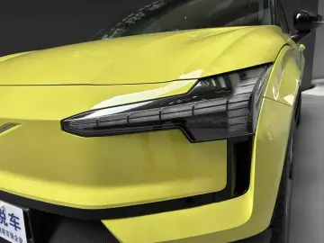 2025 Volvo EX30 с пробегом 100 км