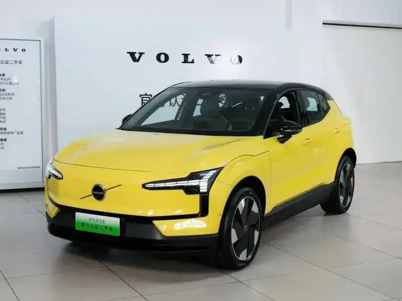 2025 Volvo EX30 с пробегом 12 000 км