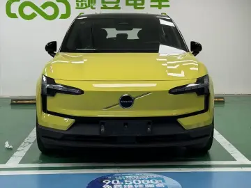 2025 Volvo EX30 с пробегом 27 000 км