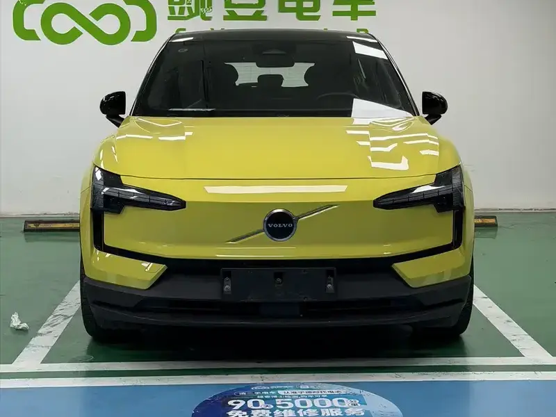 2025 Volvo EX30 с пробегом 27 000 км