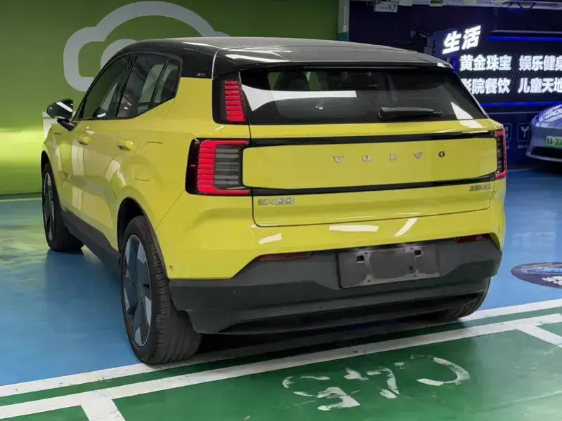 2025 Volvo EX30 с пробегом 27 000 км