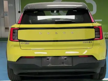 2025 Volvo EX30 с пробегом 27 000 км
