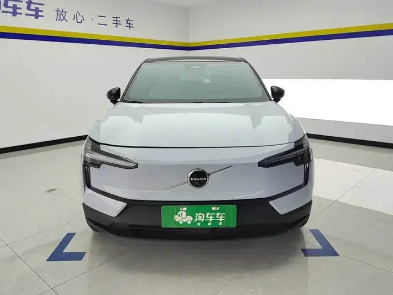 2025 Volvo EX30 с пробегом 14 000 км