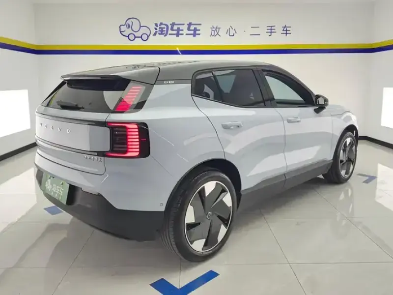 2025 Volvo EX30 с пробегом 14 000 км