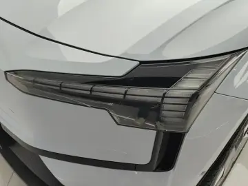 2025 Volvo EX30 с пробегом 14 000 км