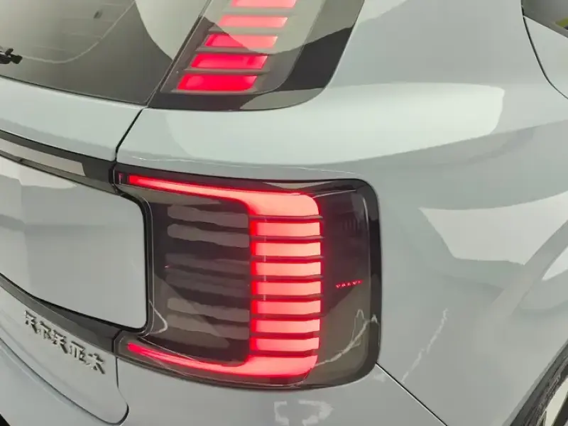 2025 Volvo EX30 с пробегом 14 000 км