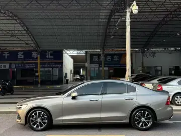 2022 Volvo S60 с пробегом 69 000 км