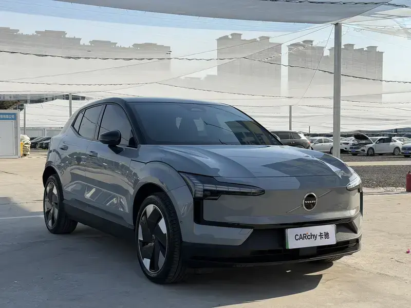 2025 Volvo EX30 с пробегом 24 000 км