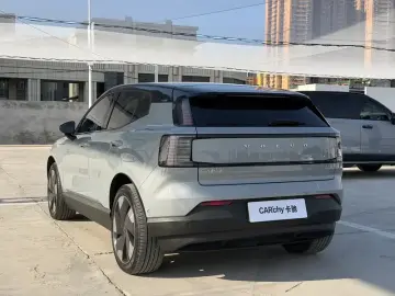 2025 Volvo EX30 с пробегом 24 000 км