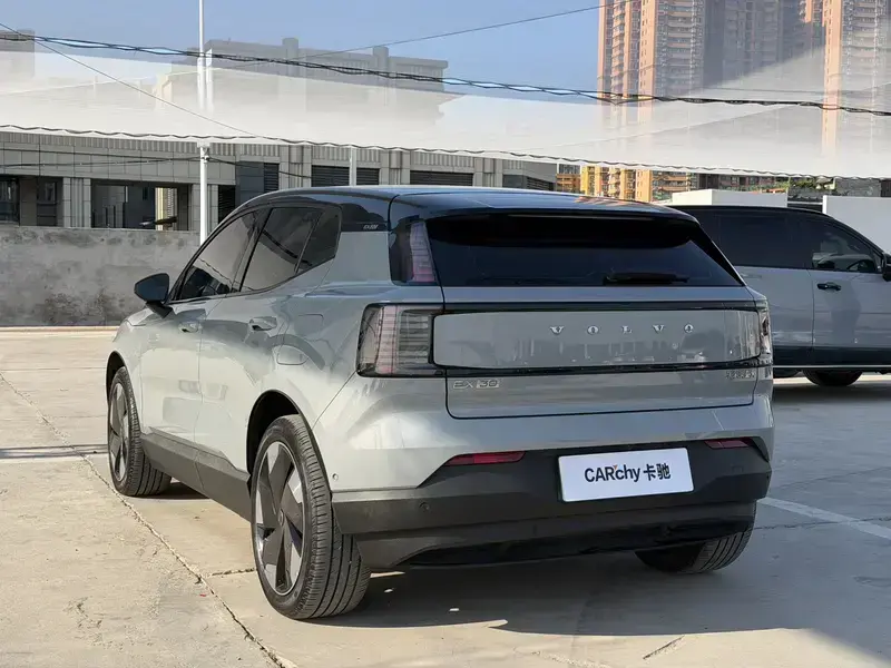 2025 Volvo EX30 с пробегом 24 000 км