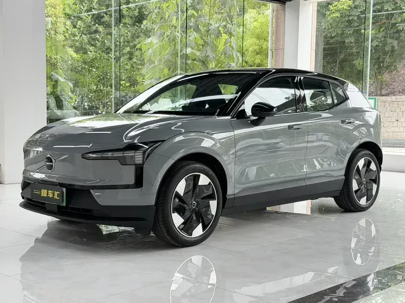 2025 Volvo EX30 с пробегом 100 км