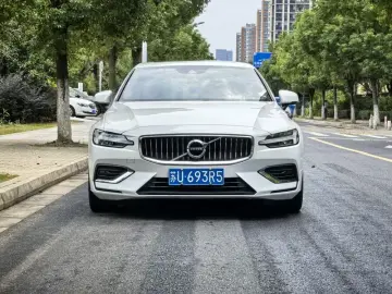 2022 Volvo S60 с пробегом 50 000 км