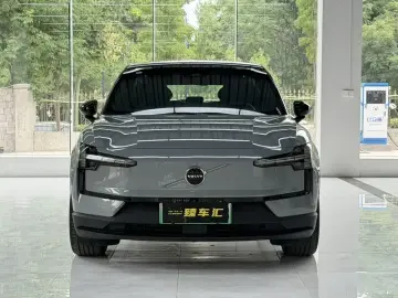 2025 Volvo EX30 с пробегом 100 км