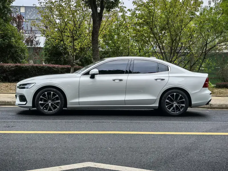 2022 Volvo S60 с пробегом 50 000 км
