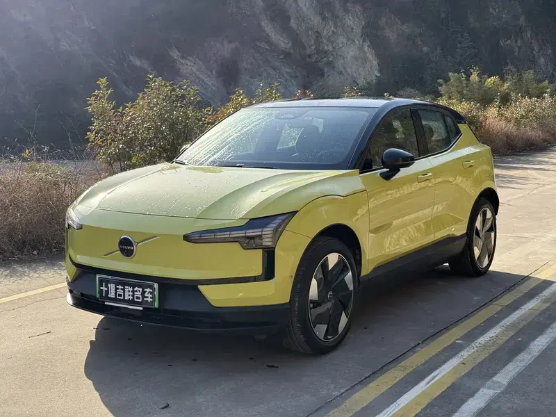 2025 Volvo EX30 с пробегом 26 000 км