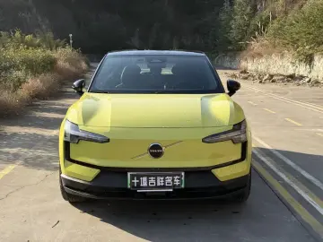 2025 Volvo EX30 с пробегом 26 000 км