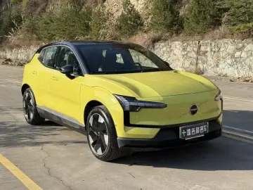 2025 Volvo EX30 с пробегом 26 000 км