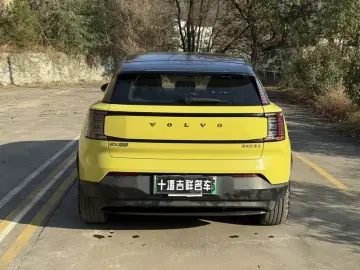 2025 Volvo EX30 с пробегом 26 000 км