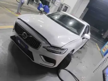 2025 Volvo S60 с пробегом 32 000 км