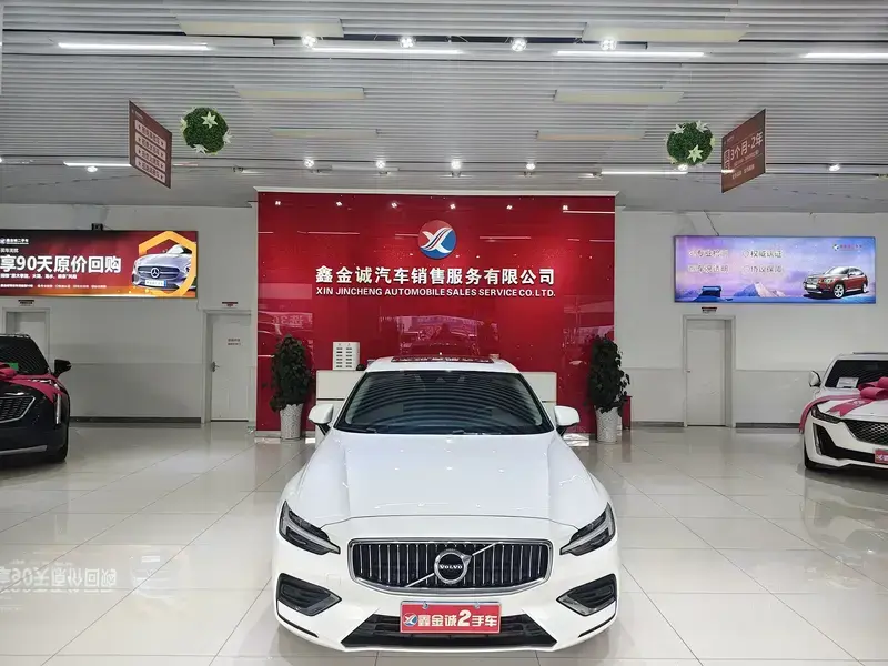 2020 Volvo S60 с пробегом 77 000 км
