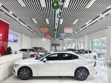 2020 Volvo S60 с пробегом 77 000 км
