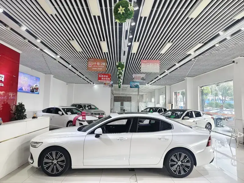2020 Volvo S60 с пробегом 77 000 км