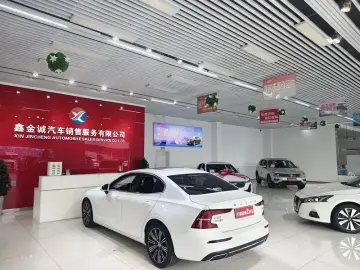 2020 Volvo S60 с пробегом 77 000 км