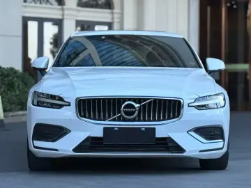 2023 Volvo S60 с пробегом 57 000 км