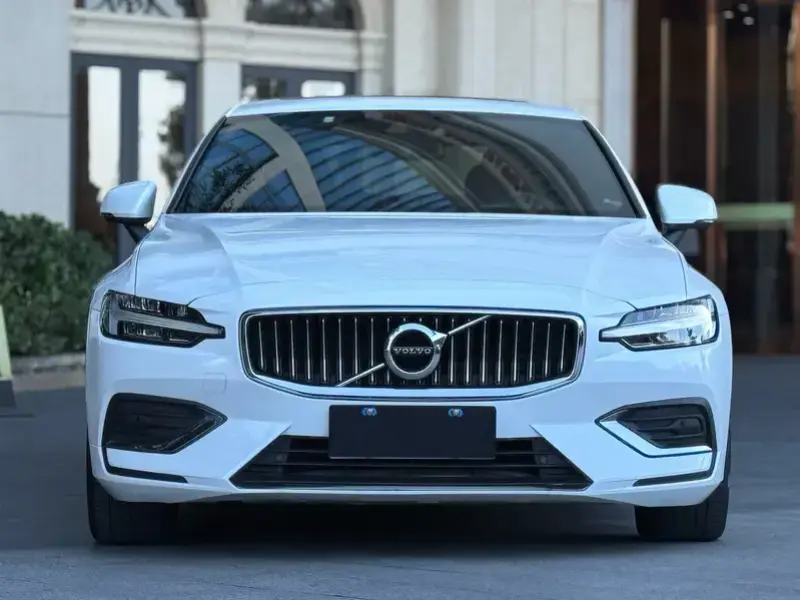 2023 Volvo S60 с пробегом 57 000 км