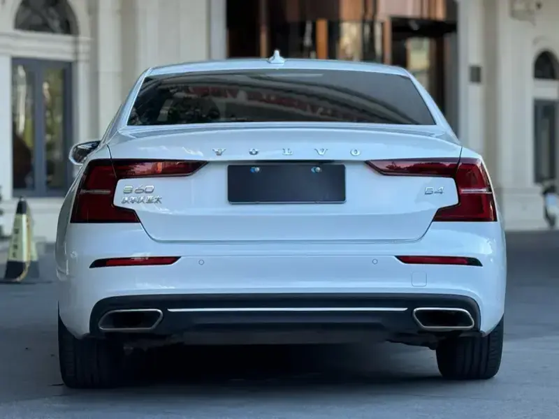 2023 Volvo S60 с пробегом 57 000 км
