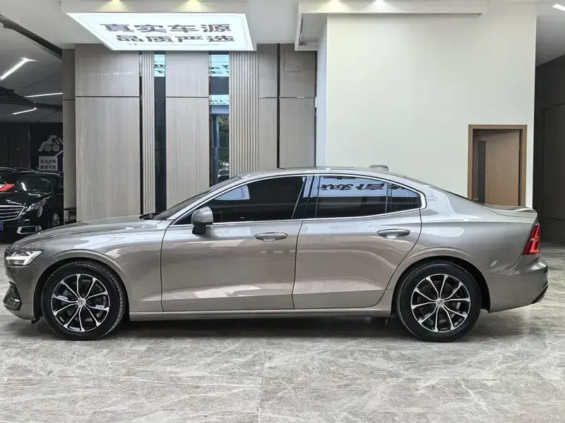 2022 Volvo S60 с пробегом 63 600 км