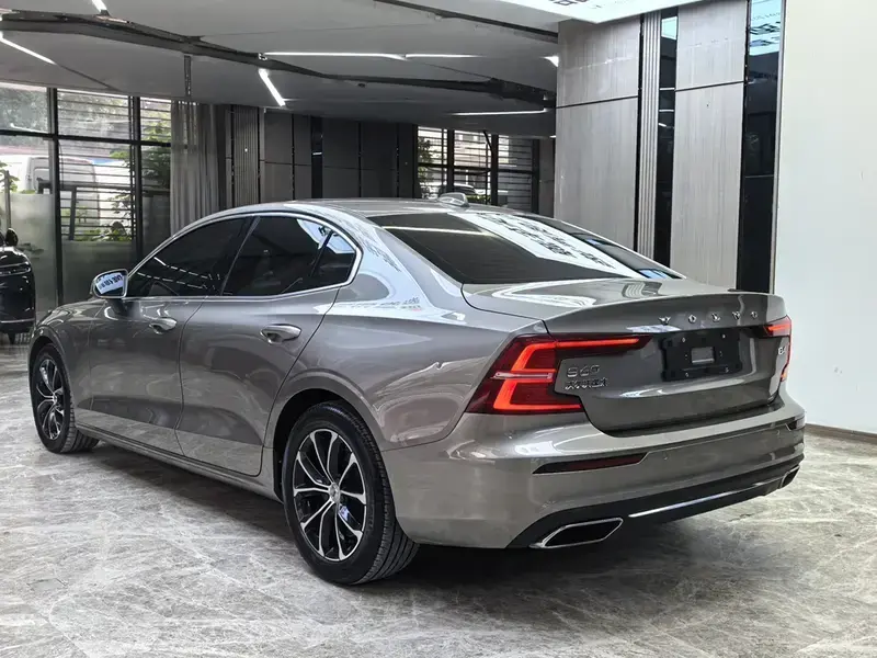 2022 Volvo S60 с пробегом 63 600 км