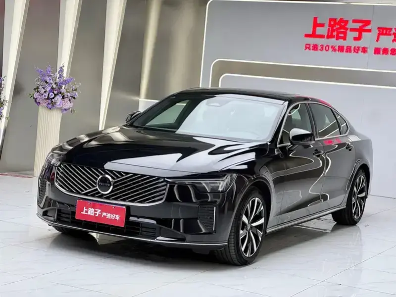 2026 Volvo S90 с пробегом 21 000 км