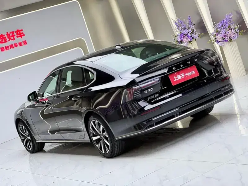 2026 Volvo S90 с пробегом 21 000 км
