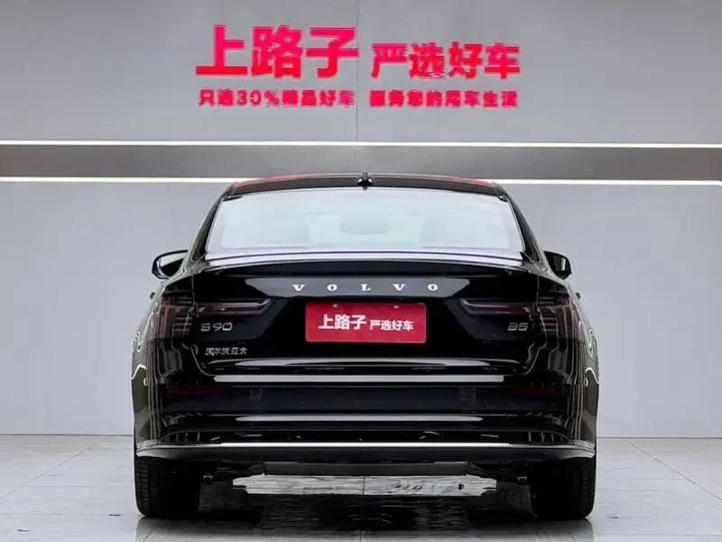 2026 Volvo S90 с пробегом 21 000 км