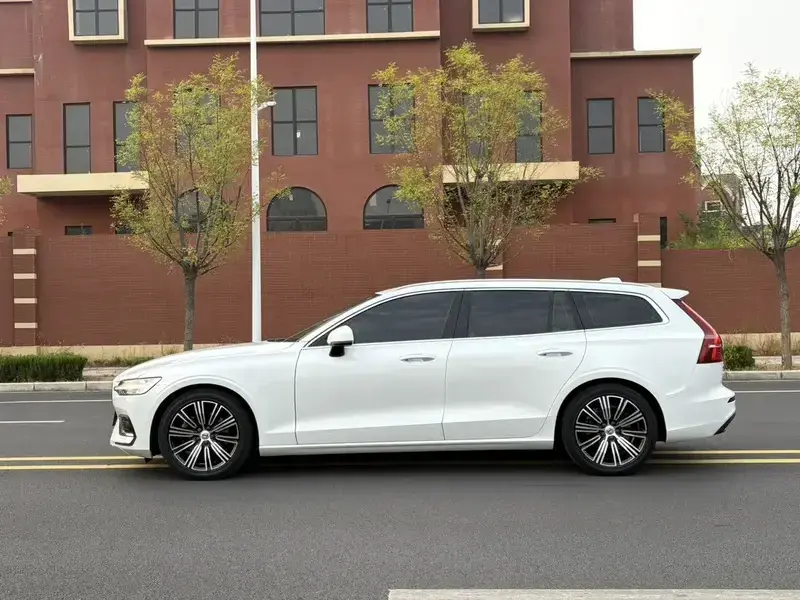 2020 Volvo V60 с пробегом 120 000 км