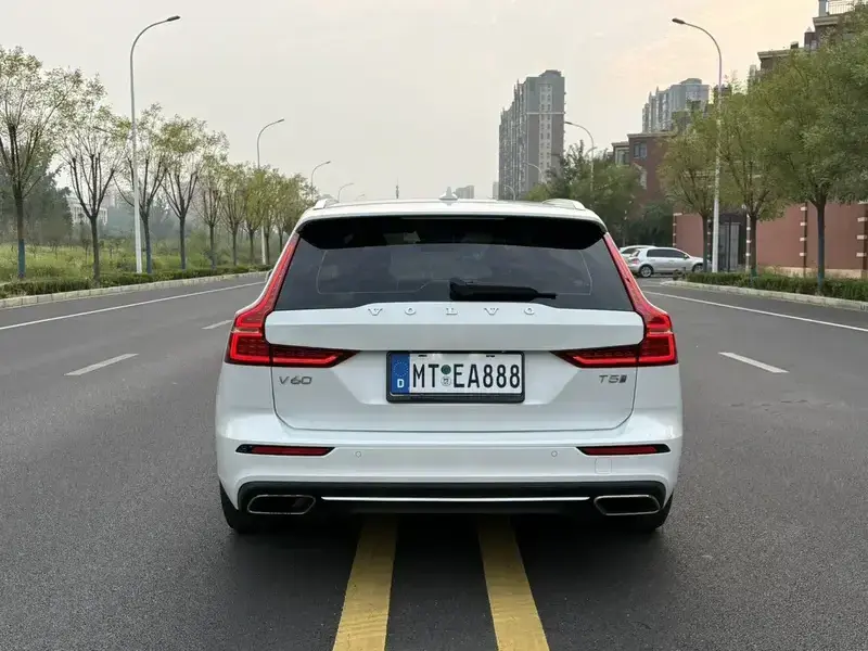 2020 Volvo V60 с пробегом 120 000 км