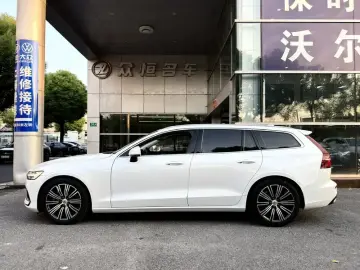 2020 Volvo V60 с пробегом 68 000 км