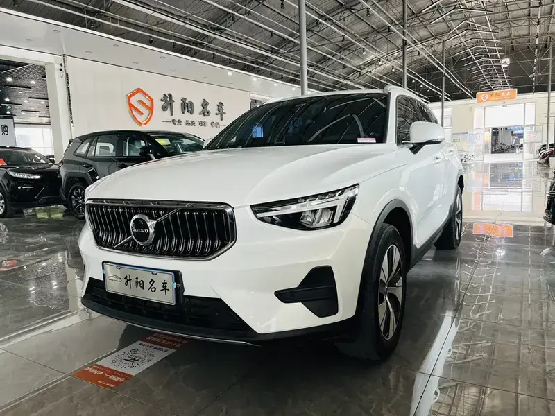 2024 Volvo XC40 с пробегом 77 000 км