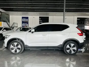 2024 Volvo XC40 с пробегом 77 000 км