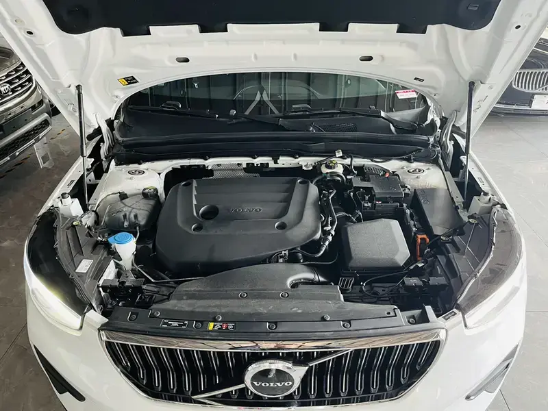 2024 Volvo XC40 с пробегом 77 000 км