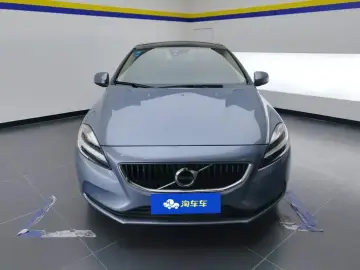 2019 Volvo V40 с пробегом 40 000 км
