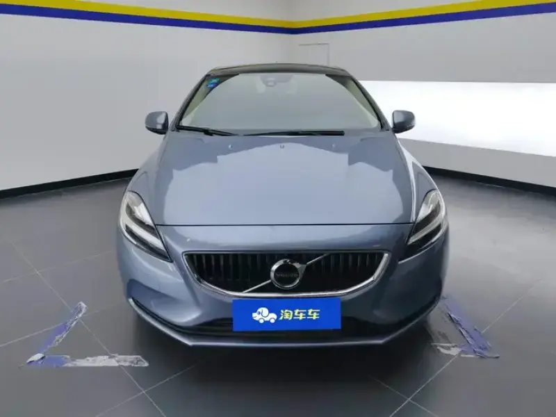 2019 Volvo V40 с пробегом 40 000 км
