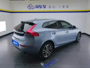 2019 Volvo V40 с пробегом 40 000 км