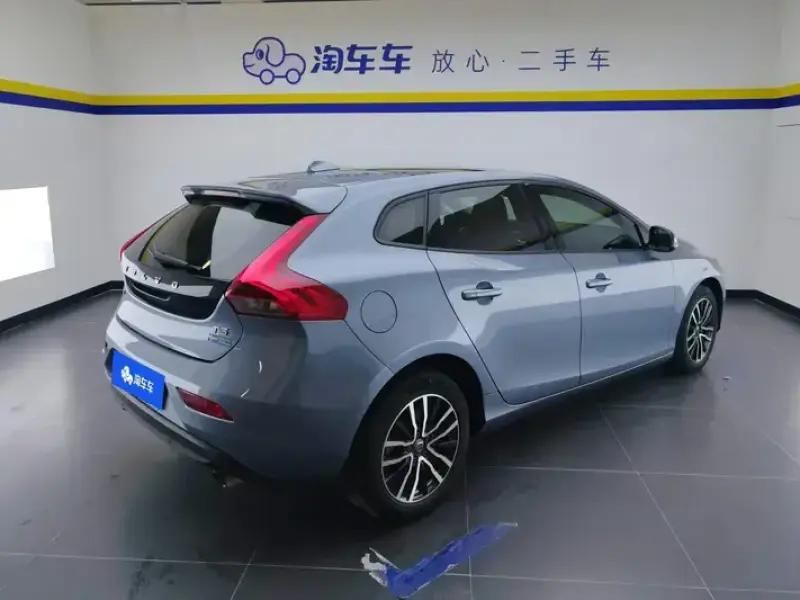 2019 Volvo V40 с пробегом 40 000 км