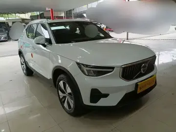 2024 Volvo XC40 с пробегом 74 900 км