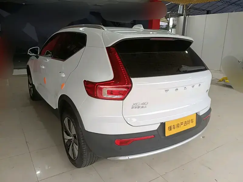 2024 Volvo XC40 с пробегом 74 900 км