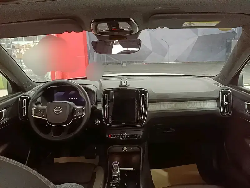 2024 Volvo XC40 с пробегом 74 900 км